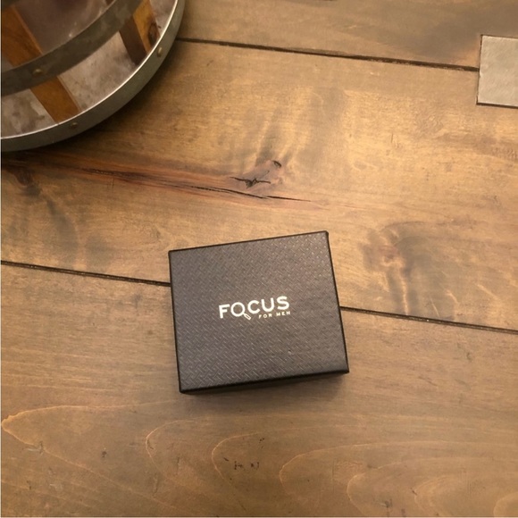 Focus For Men Antiqued Interlocking Bracelet - Picture 2 of 12